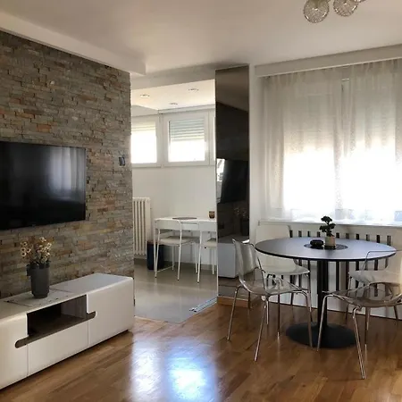 アパート Arena Lux *