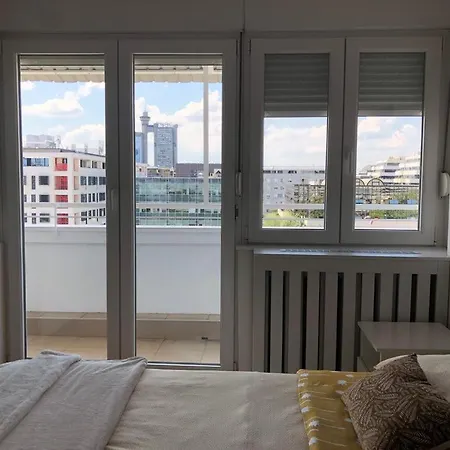 Arena Lux アパート *