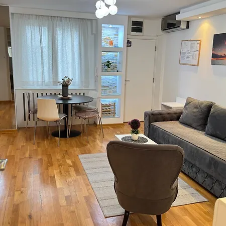 Apartament Arena Lux *